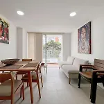 Moderno y práctico, cerca del aeropuerto y del mar