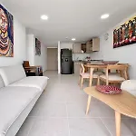 Moderno y práctico, cerca del aeropuerto y del mar