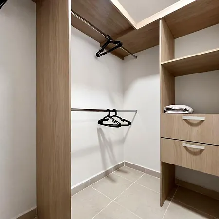Moderno Y Práctico, Cerca Del Aeropuerto Y Del Mar Apartamento *