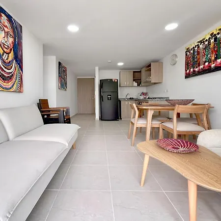 Moderno Y Práctico, Cerca Del Aeropuerto Y Del Mar Apartamento
